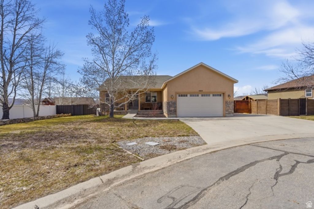 Image 3 of property listing at 5325 S BRIDLE CIR, Oakley, UT 84055