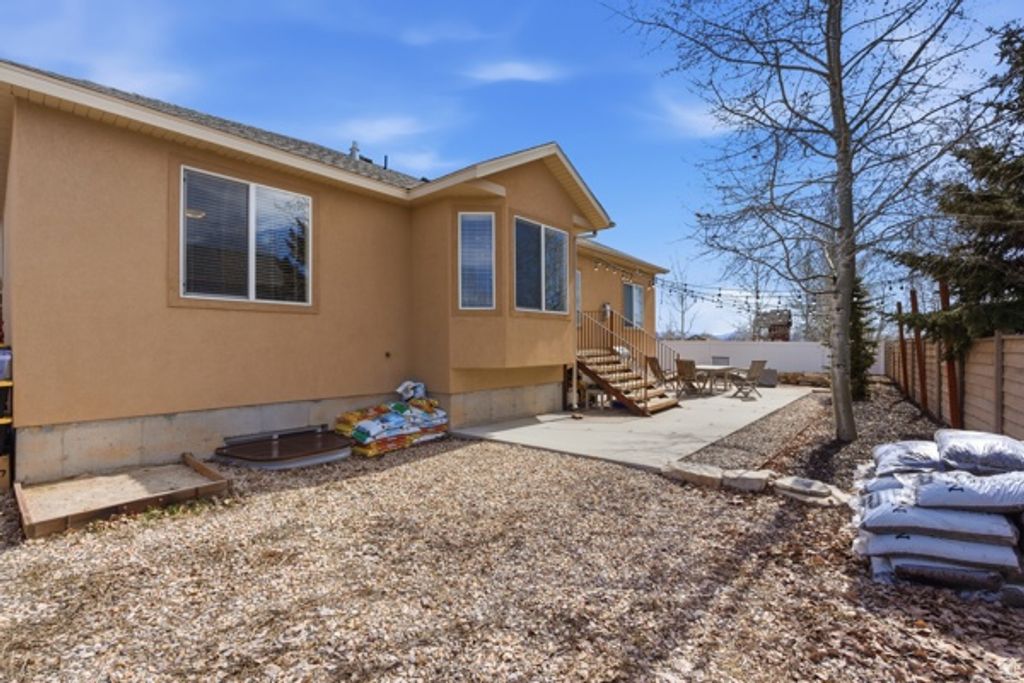 Image 27 of property listing at 5325 S BRIDLE CIR, Oakley, UT 84055