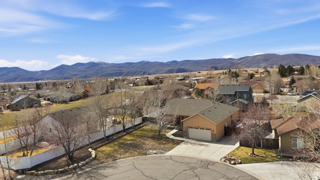 Image 34 of property listing at 5325 S BRIDLE CIR, Oakley, UT 84055