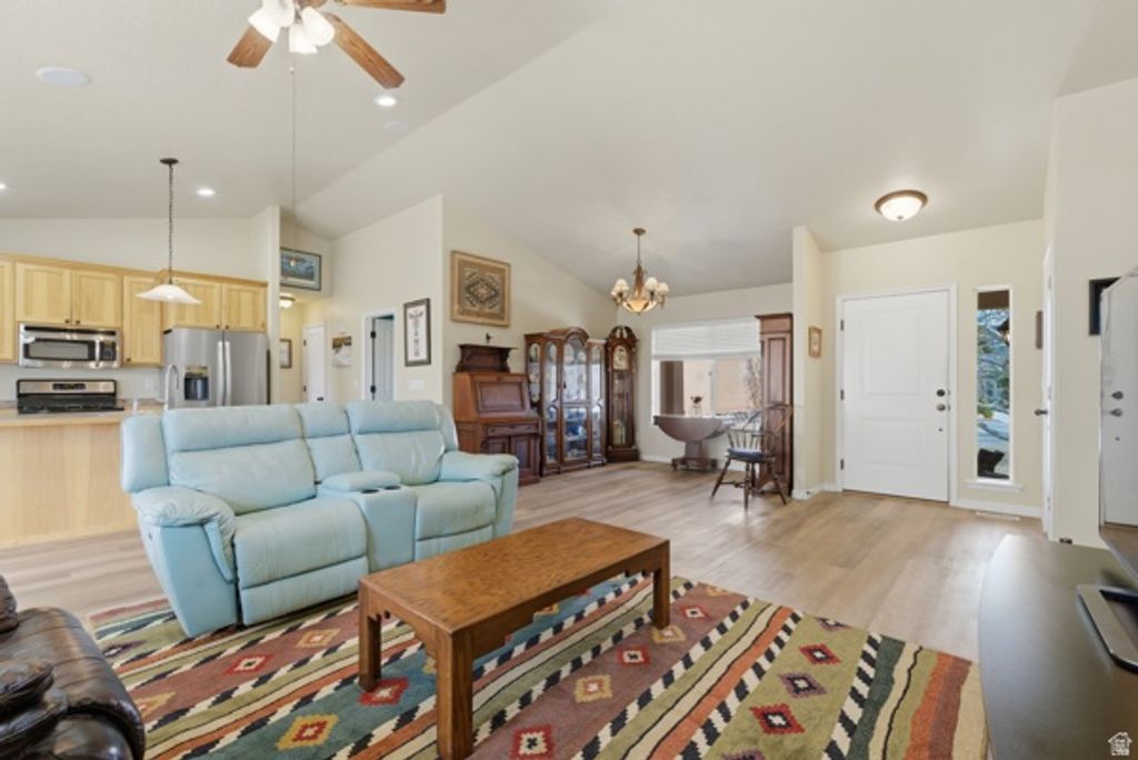 Image 8 of property listing at 5325 S BRIDLE CIR, Oakley, UT 84055