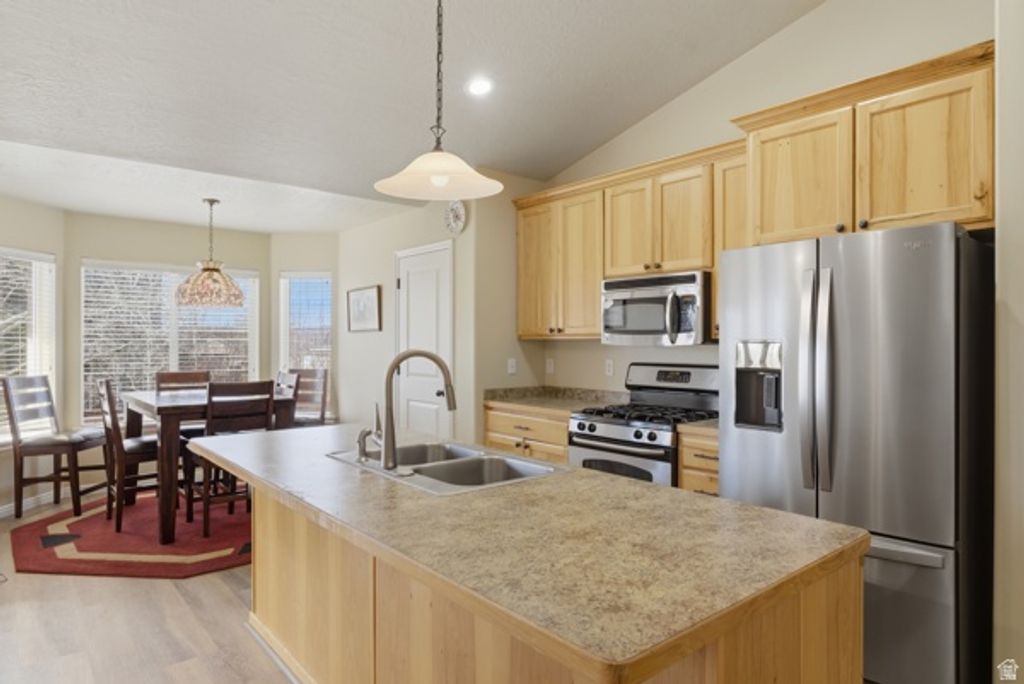 Image 10 of property listing at 5325 S BRIDLE CIR, Oakley, UT 84055