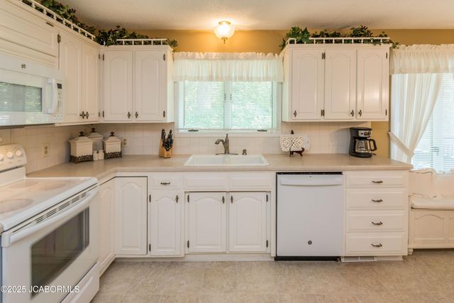 401 WINDRIDGE COURT, Jefferson City, MO 65109