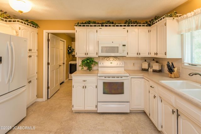 401 WINDRIDGE COURT, Jefferson City, MO 65109