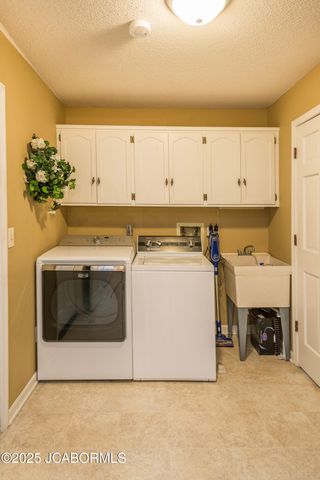 401 WINDRIDGE COURT, Jefferson City, MO 65109