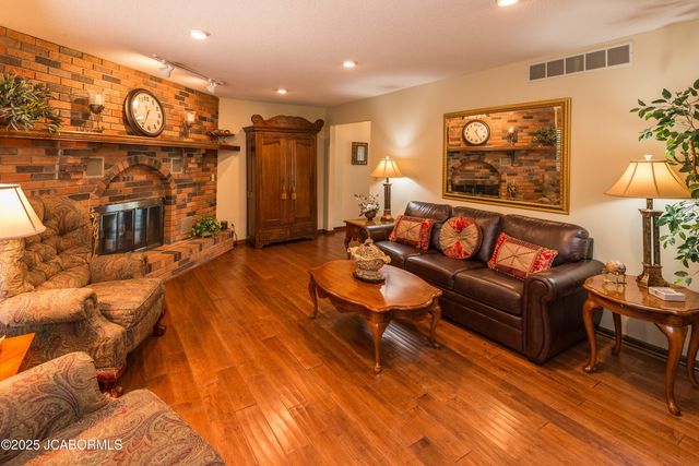 401 WINDRIDGE COURT, Jefferson City, MO 65109