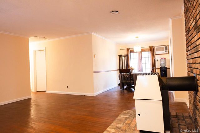 1322 Barry Drive S, Valley Stream, NY 11580