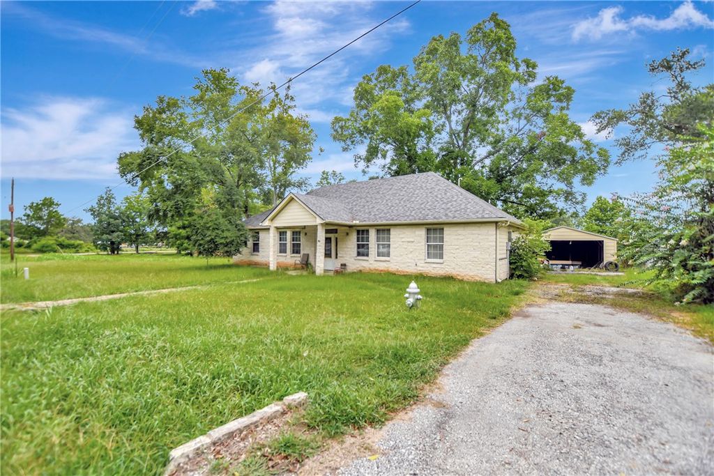 306 Heath Avenue, Madisonville, TX 77864 — photo 3