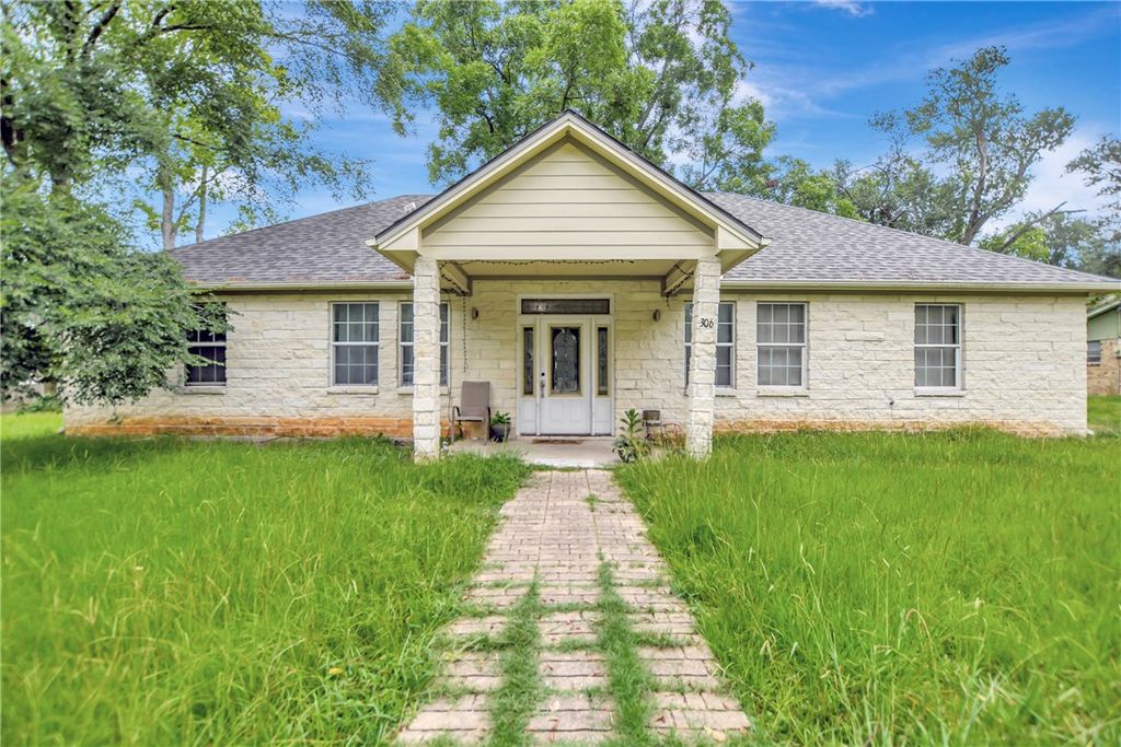 306 Heath Avenue, Madisonville, TX 77864 — photo 4