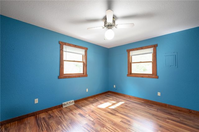 2576 58th St Lane, Vinton, IA 52349