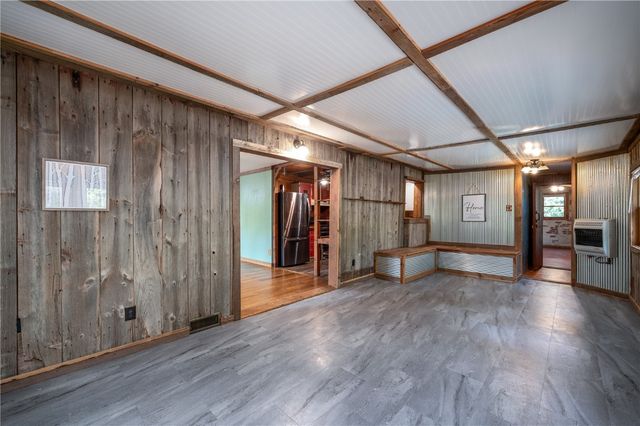 2576 58th St Lane, Vinton, IA 52349