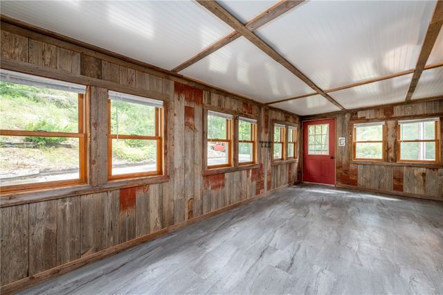 2576 58th St Lane, Vinton, IA 52349