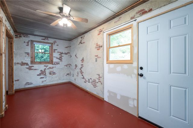 2576 58th St Lane, Vinton, IA 52349