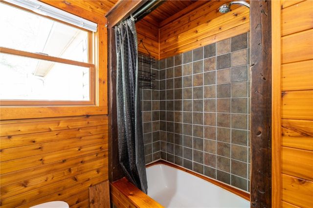 2576 58th St Lane, Vinton, IA 52349