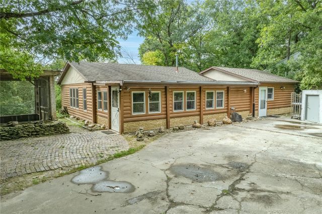 2576 58th St Lane, Vinton, IA 52349