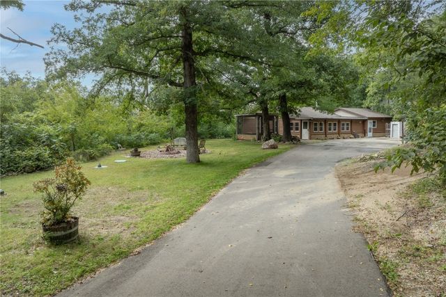 2576 58th St Lane, Vinton, IA 52349