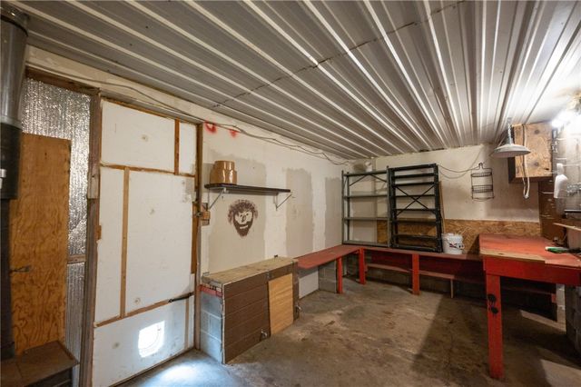 2576 58th St Lane, Vinton, IA 52349