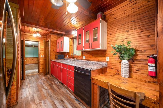 2576 58th St Lane, Vinton, IA 52349