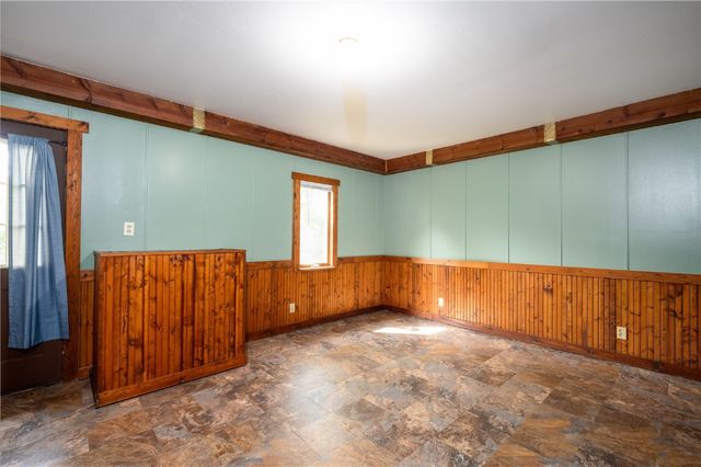 2576 58th St Lane, Vinton, IA 52349