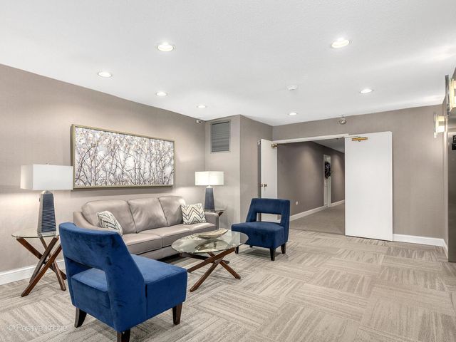 123 Acacia Circle 414, Indian Head Park, IL 60525