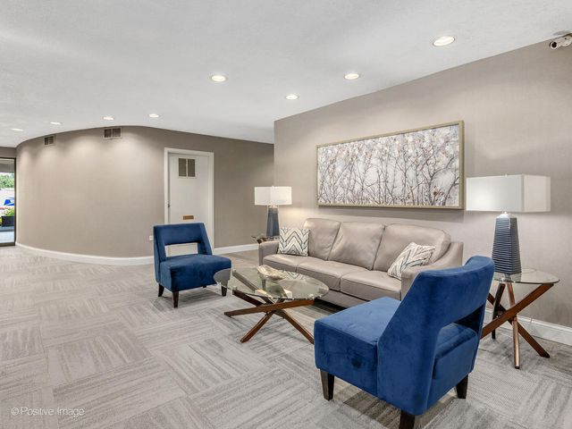123 Acacia Circle 414, Indian Head Park, IL 60525