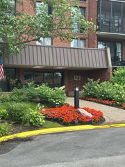 123 Acacia Circle 414, Indian Head Park, IL 60525