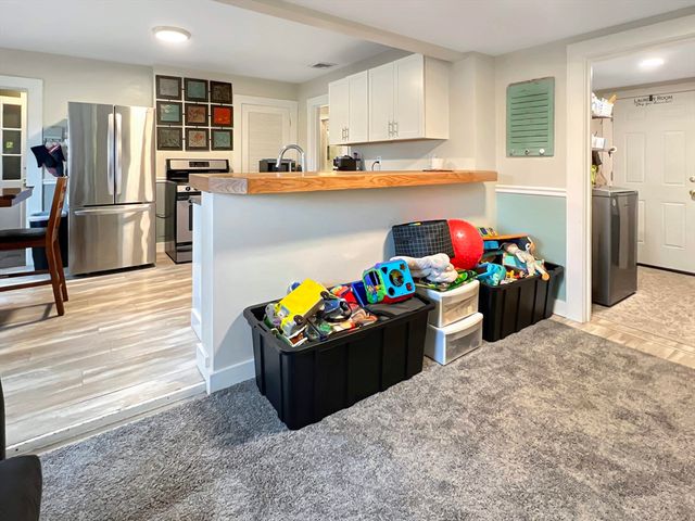 1649 Washington St, Canton, MA 02021