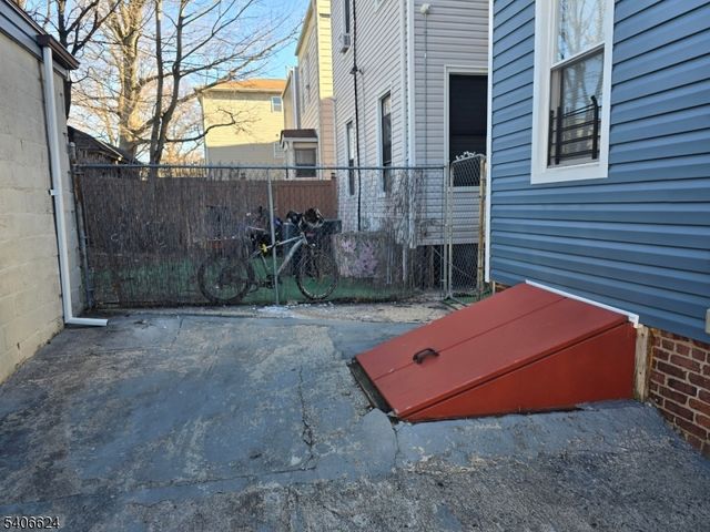 53 Aldine St, Newark City, NJ 07112