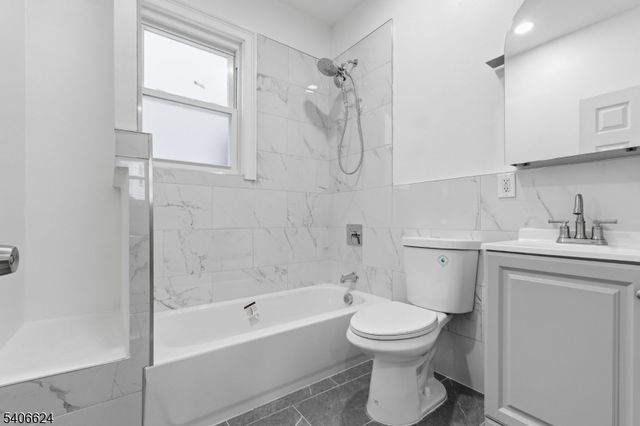 53 Aldine St, Newark City, NJ 07112