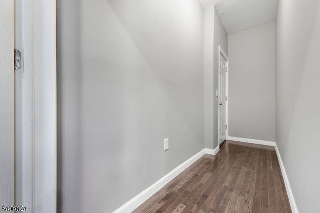 53 Aldine St, Newark City, NJ 07112