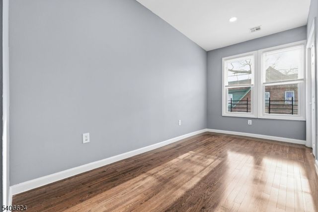 53 Aldine St, Newark City, NJ 07112