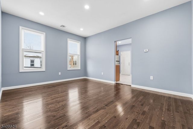53 Aldine St, Newark City, NJ 07112