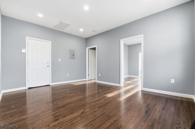 53 Aldine St, Newark City, NJ 07112