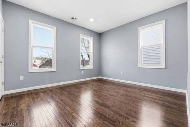 53 Aldine St, Newark City, NJ 07112