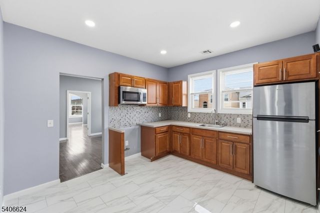 53 Aldine St, Newark City, NJ 07112