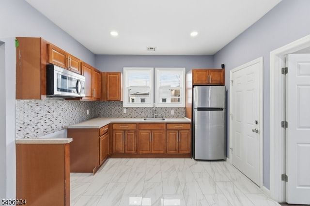 53 Aldine St, Newark City, NJ 07112