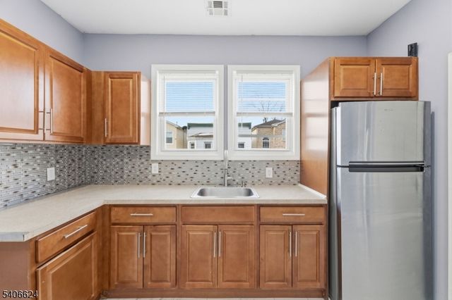 53 Aldine St, Newark City, NJ 07112