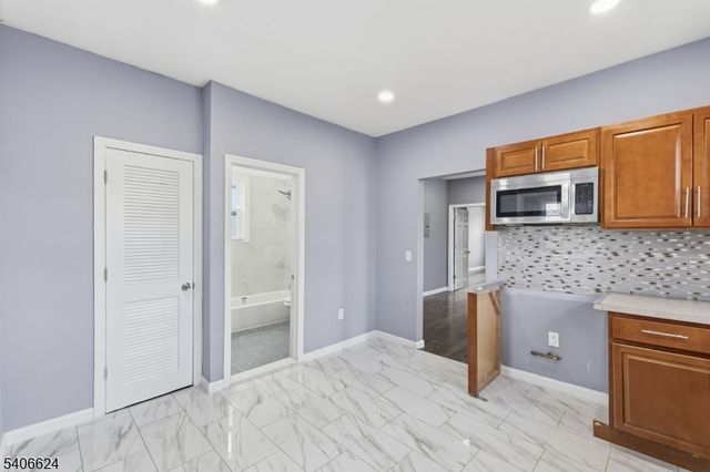 53 Aldine St, Newark City, NJ 07112