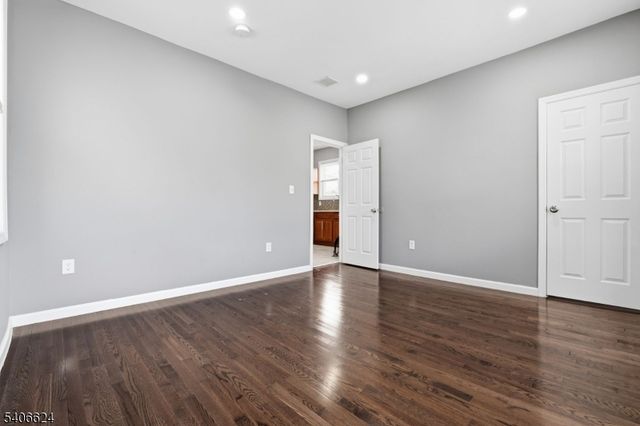 53 Aldine St, Newark City, NJ 07112
