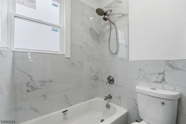 53 Aldine St, Newark City, NJ 07112