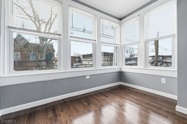 53 Aldine St, Newark City, NJ 07112