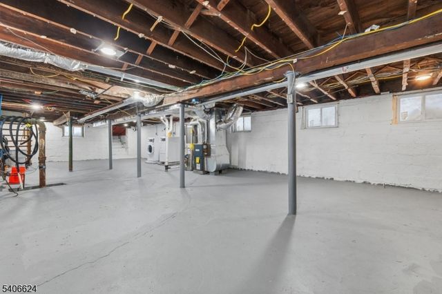 53 Aldine St, Newark City, NJ 07112