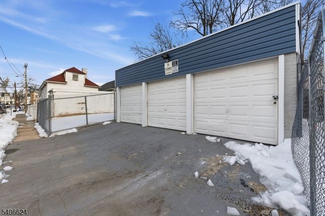 53 Aldine St, Newark City, NJ 07112