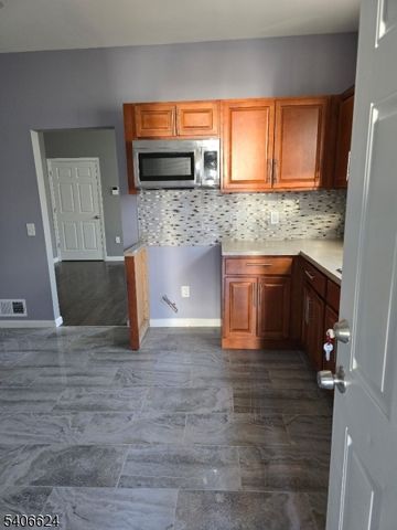 53 Aldine St, Newark City, NJ 07112