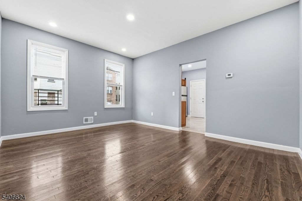 53 Aldine St, Newark City, NJ 07112 — photo 4