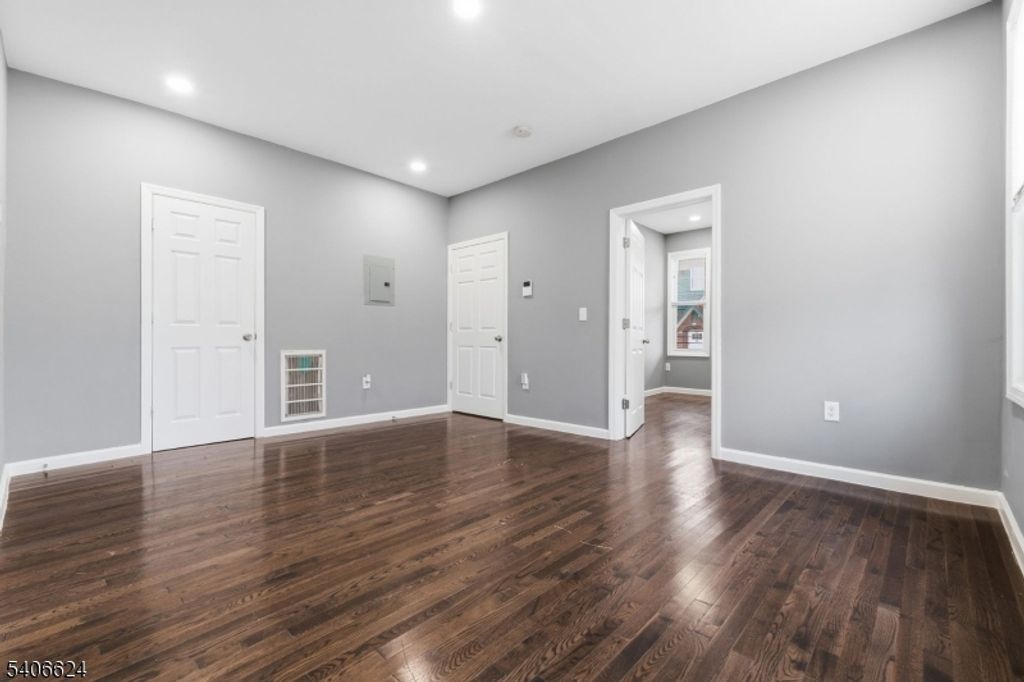 53 Aldine St, Newark City, NJ 07112 — photo 5