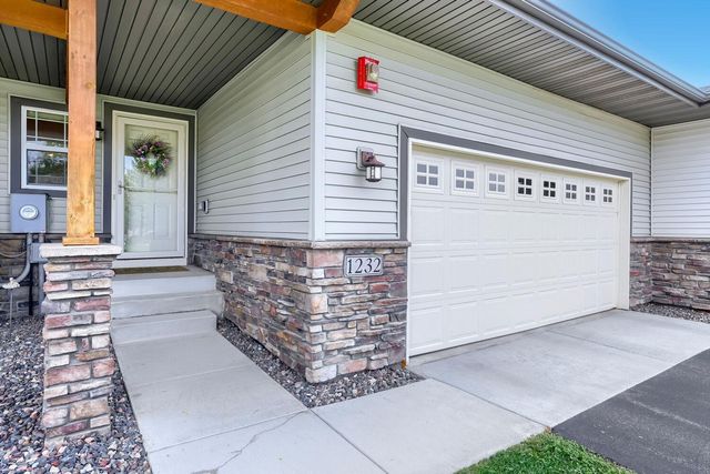 1232 Vernon Drive, Carver, MN 55315