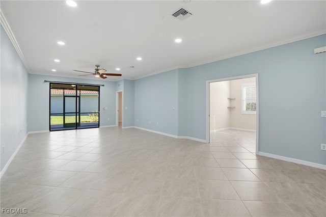 8290 Venetian Pointe DR, Fort Myers, FL 33908