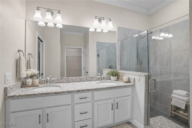 8290 Venetian Pointe DR, Fort Myers, FL 33908