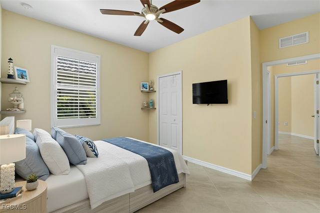 8290 Venetian Pointe DR, Fort Myers, FL 33908