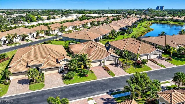 8290 Venetian Pointe DR, Fort Myers, FL 33908